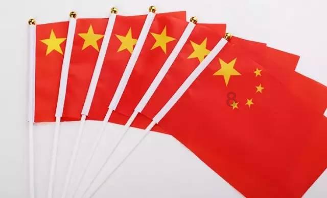 吴千语在高档酒店吃早餐!眉毛剩半截,神色忧愁,像男人撞脸林峰